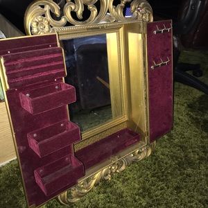 Sarah Coventry jewelry holder